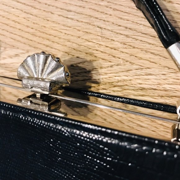 Vintage Little Black Bag with silver hardware & Shell clasp.  Made in USA - Picture 15 of 16